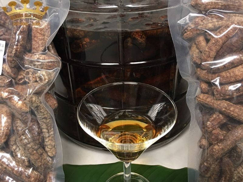 cach-ngam-ruou-chuoi-hot-rung