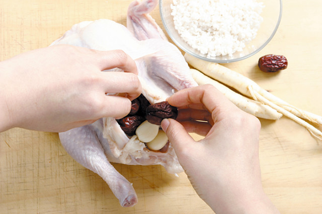 huong dan nau mon sup ga nhan sam han quoc 20samgyetang 2